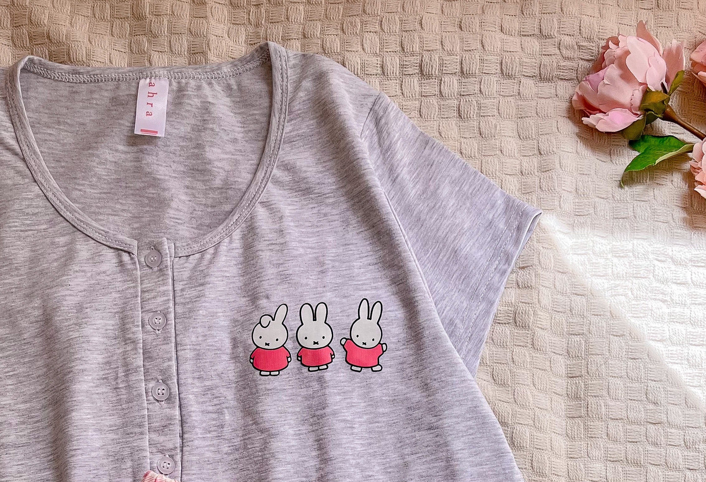 Three Bunnies تيشرت نص كم
