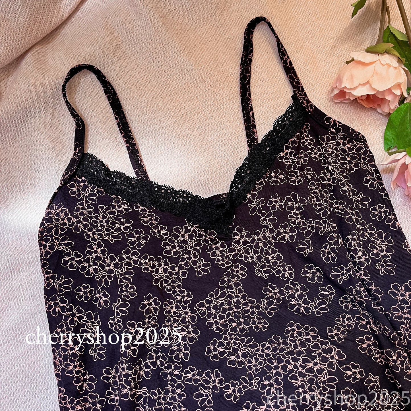 توب Black Flowers