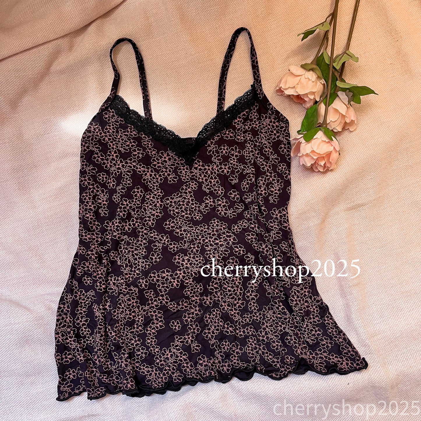 توب Black Flowers