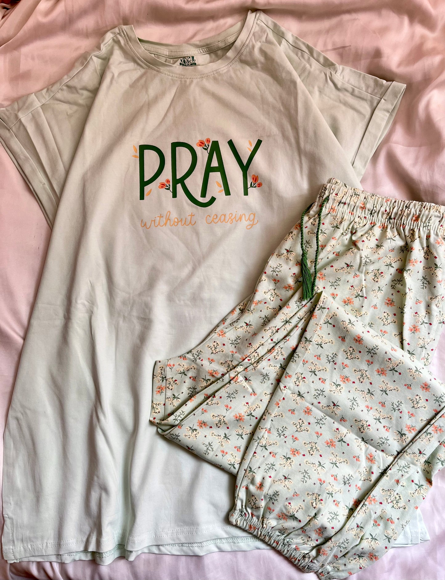 Pray بيجاما نص كم وبنطلون