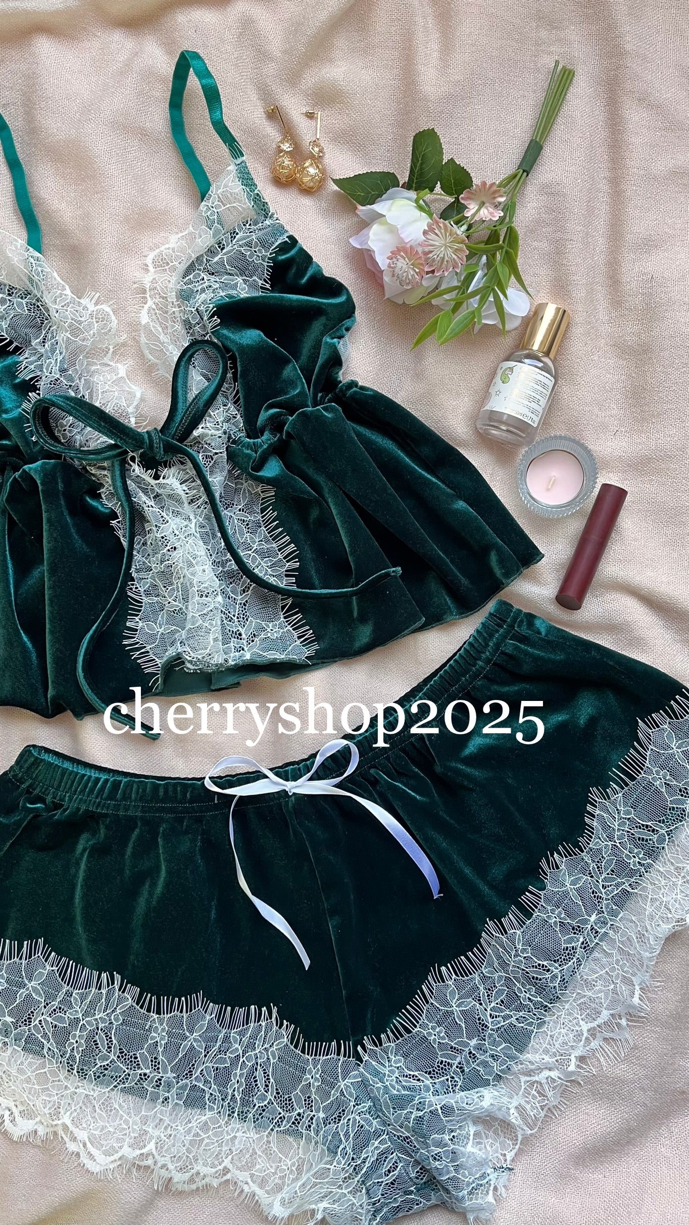 طقم قطيفة زيتي Lingerie