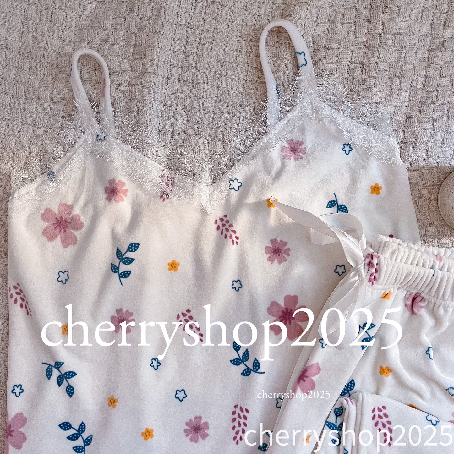 White Flowers 2pcs Set
