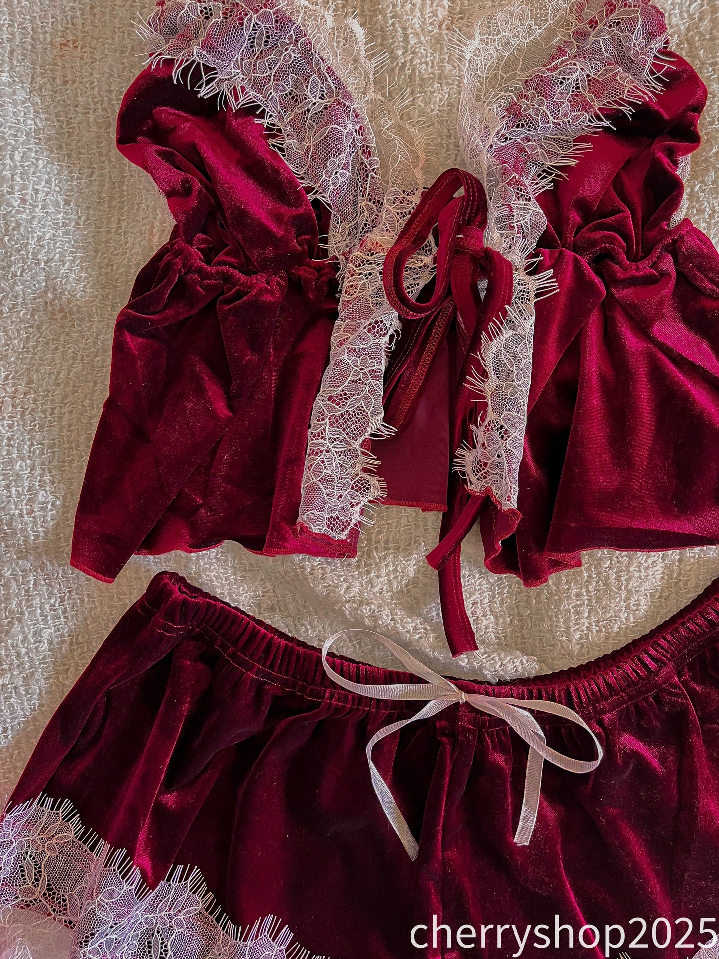 طقم قطيفة نبيتي Lingerie