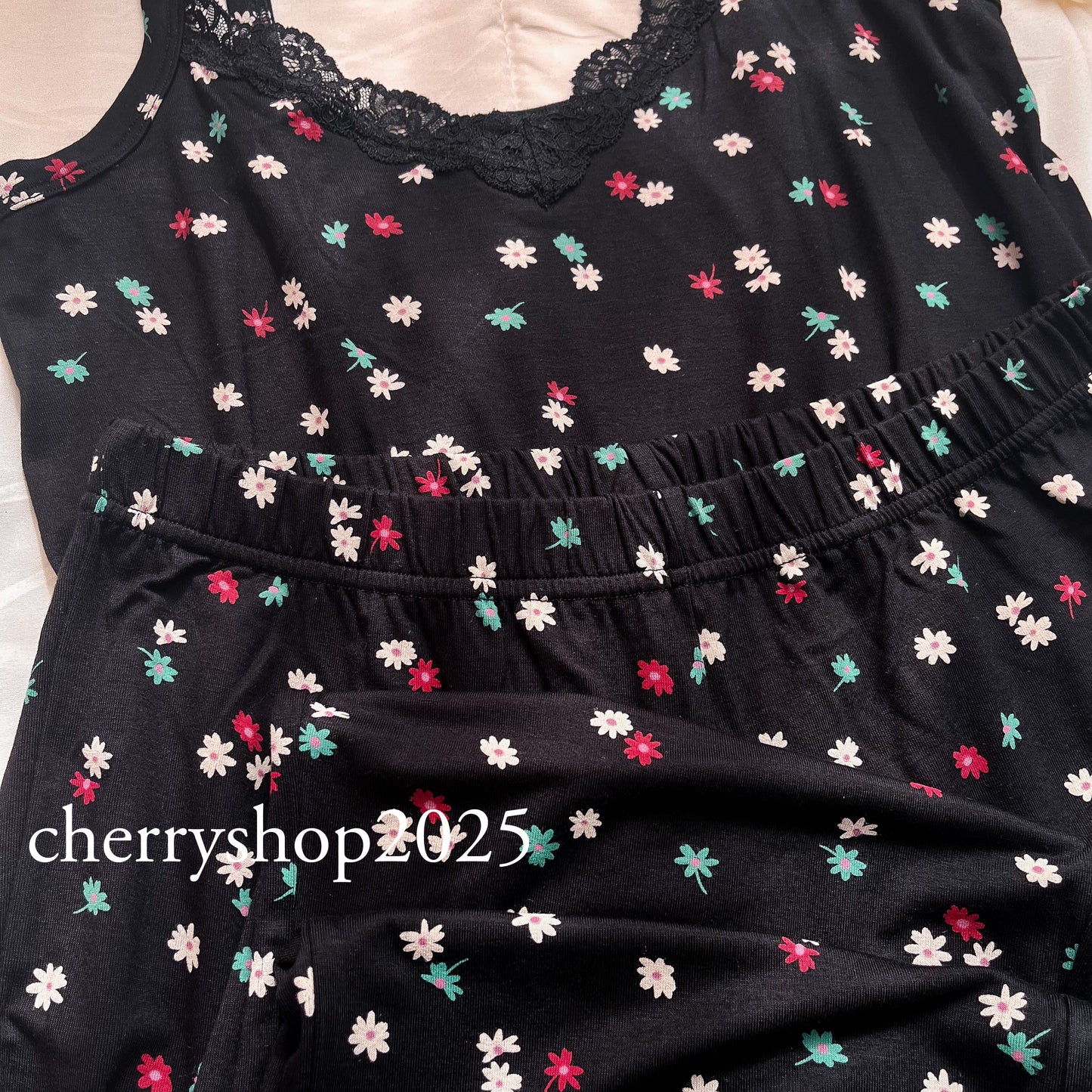 Comfy Black Flowers set