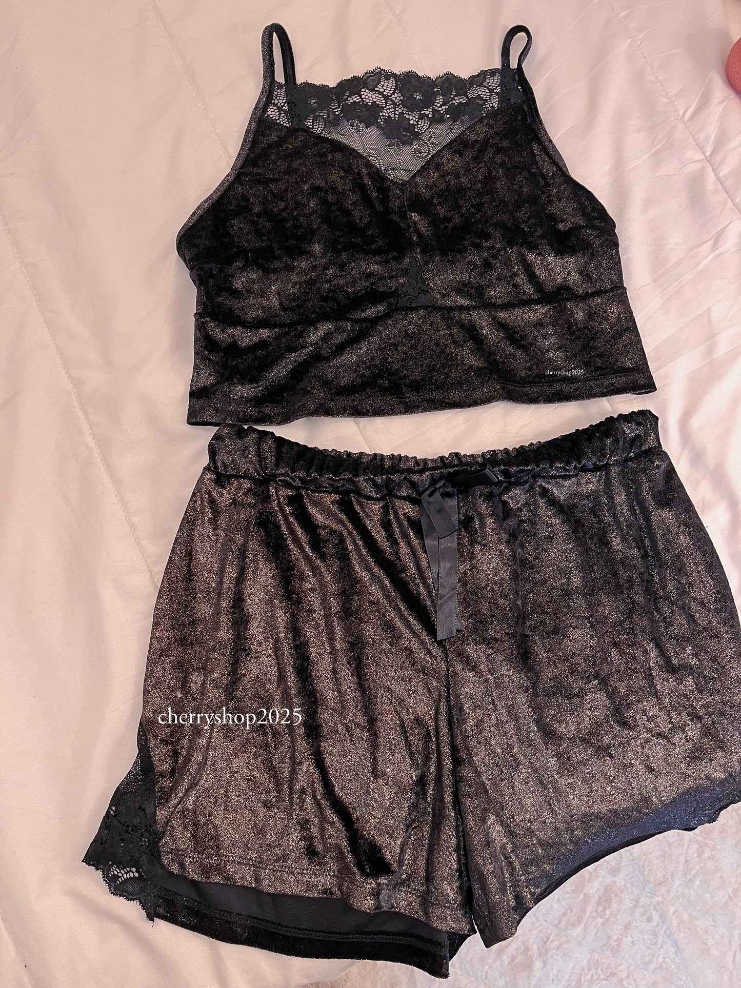 طقم شورت قطيفة تركي أسود