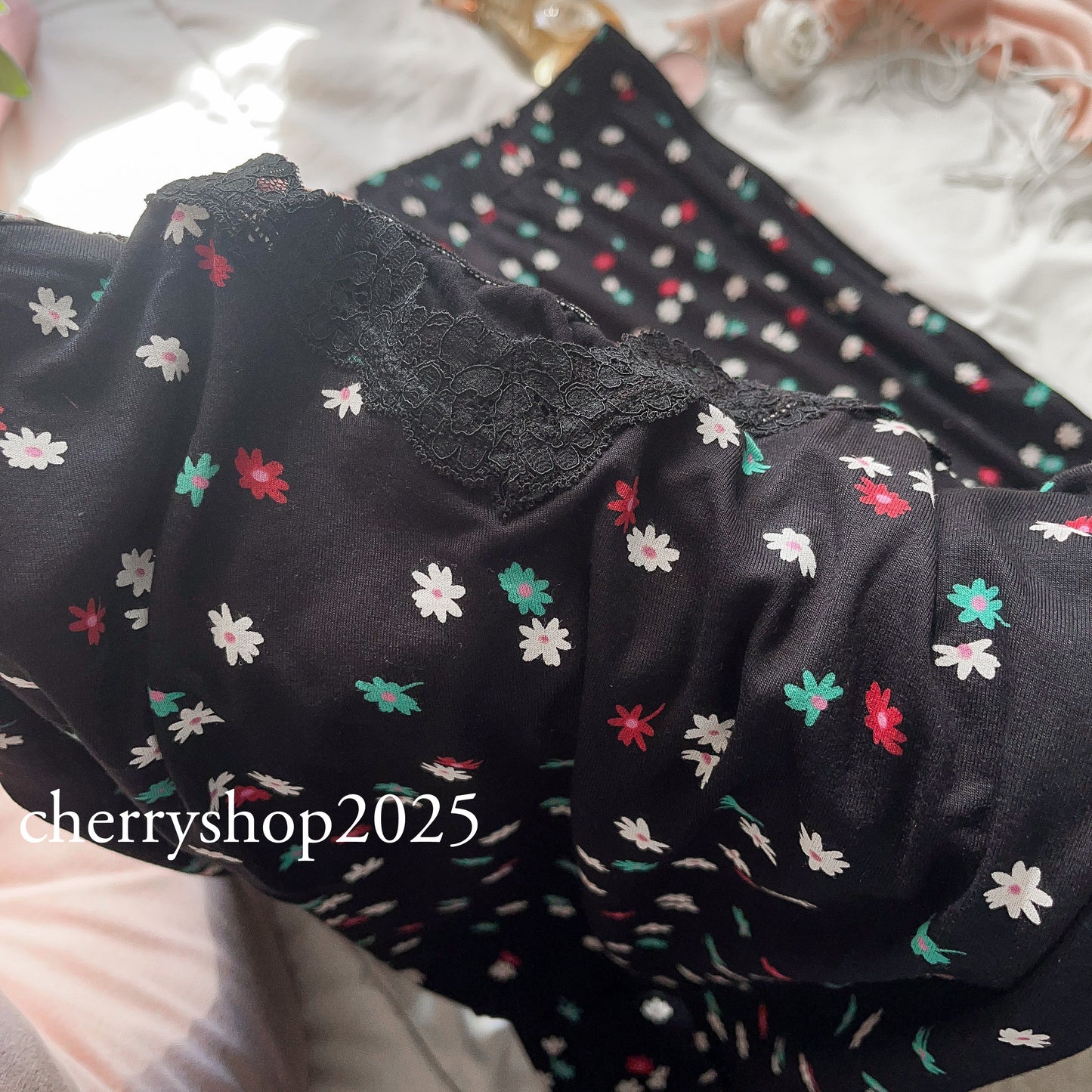 Comfy Black Flowers set