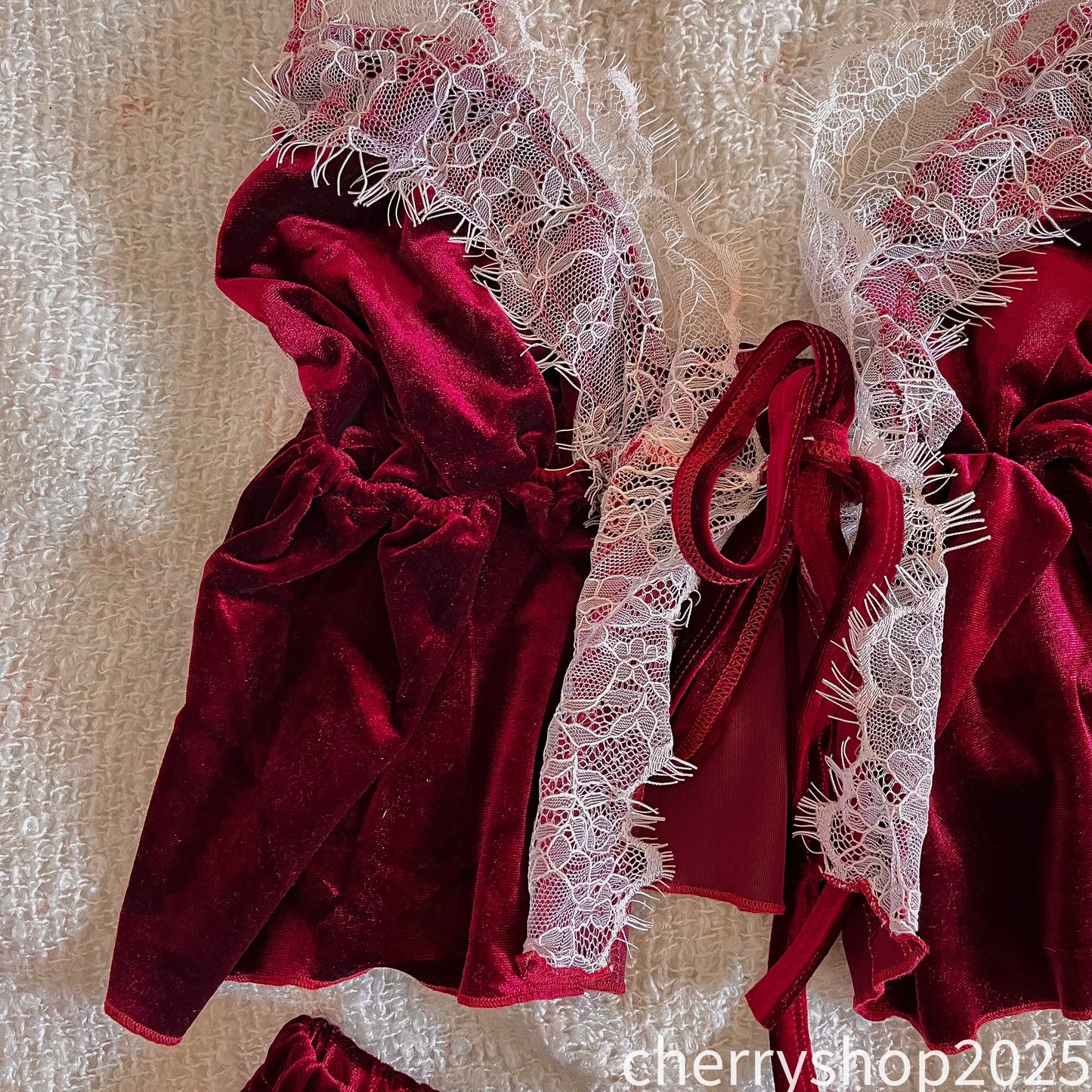 طقم قطيفة نبيتي Lingerie