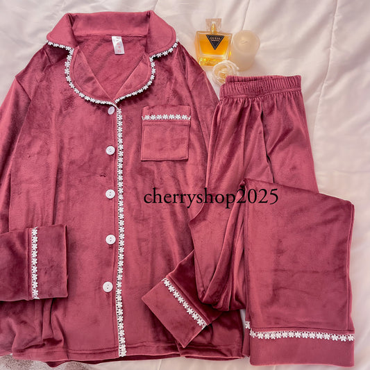 بيجامة موف بتطعيم ورود