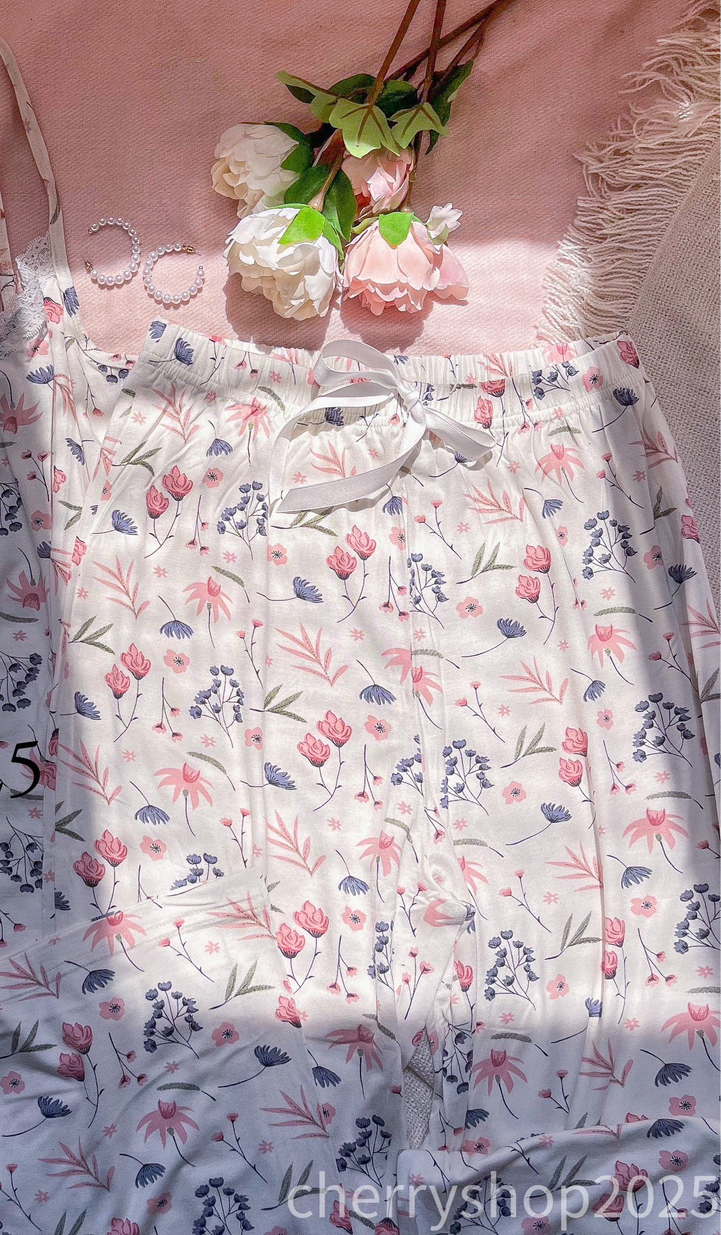 White Flowers Pants بنطلون