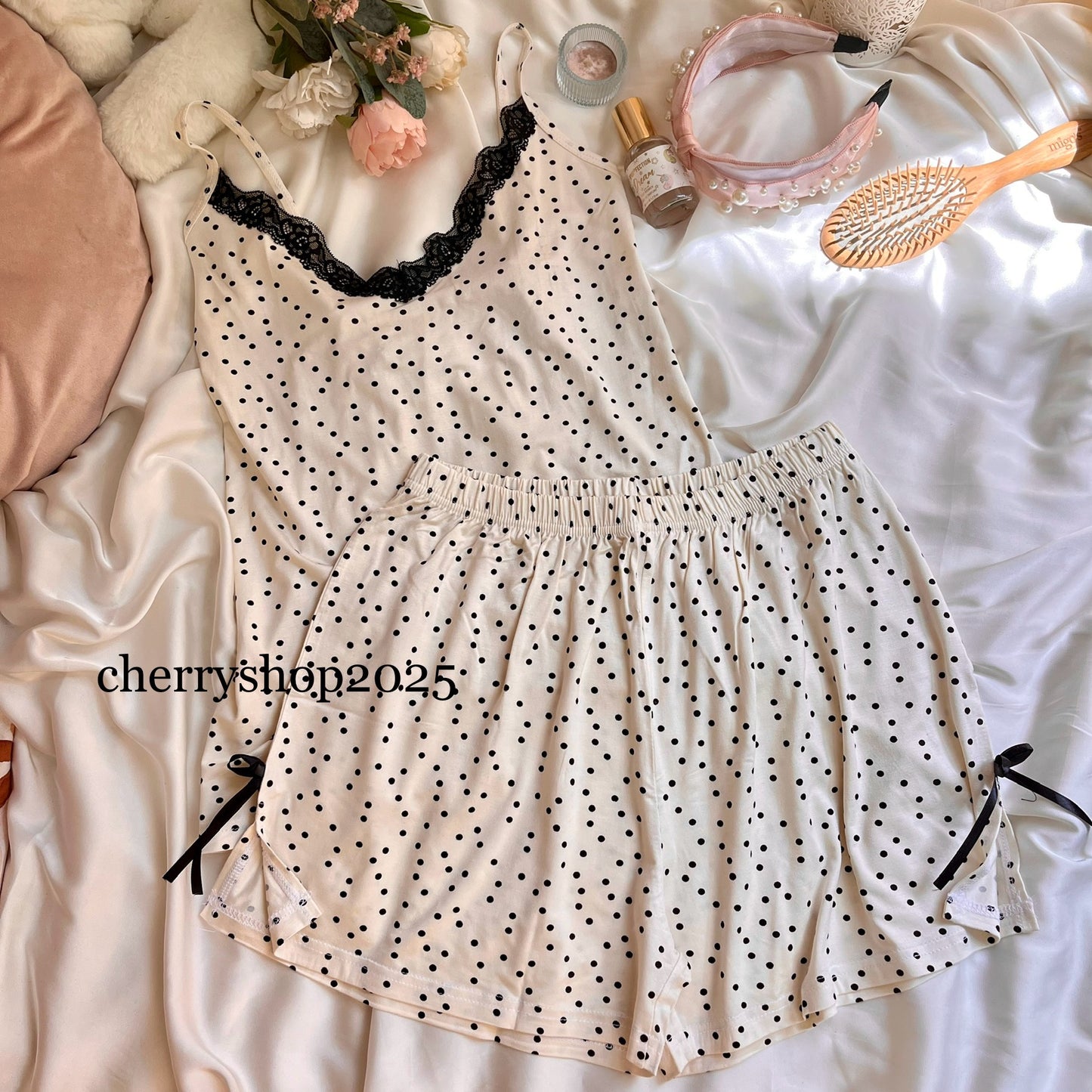 White spotted short pajamas