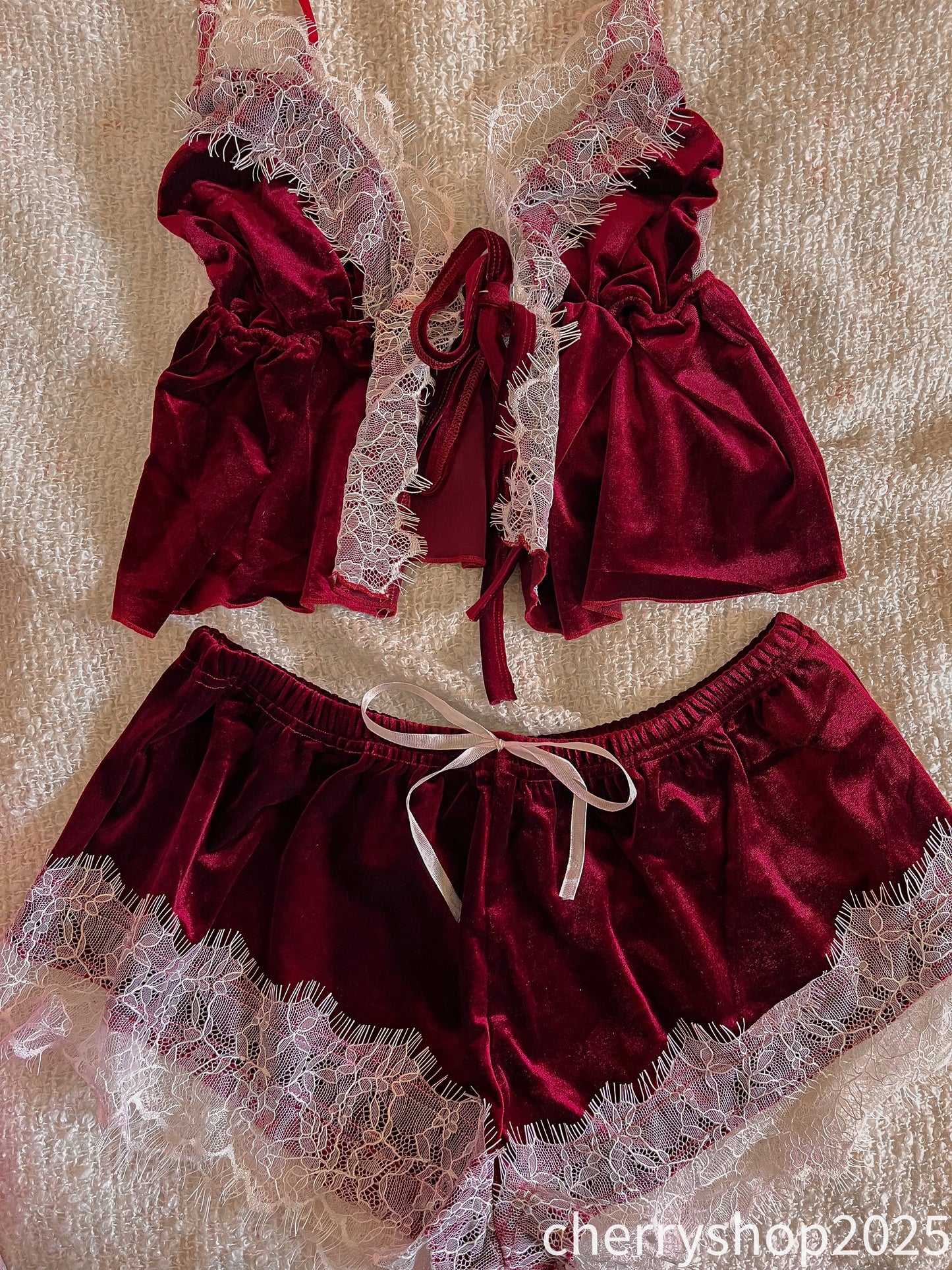 طقم قطيفة نبيتي Lingerie