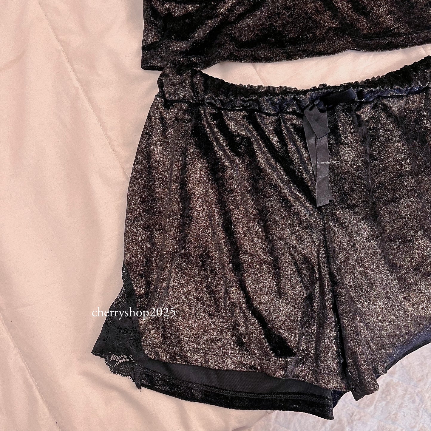طقم شورت قطيفة تركي أسود