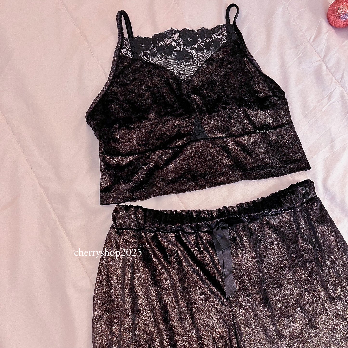 طقم شورت قطيفة تركي أسود