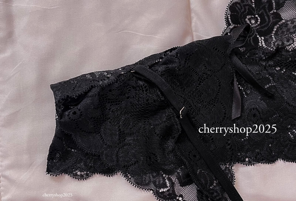 Velvet bralette with lace trim
