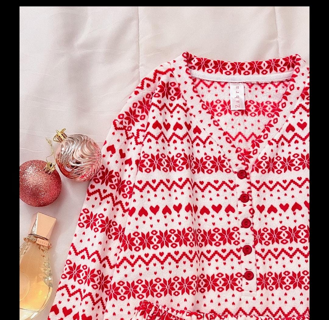 White Christmas Hearts  تــــــوب فقط