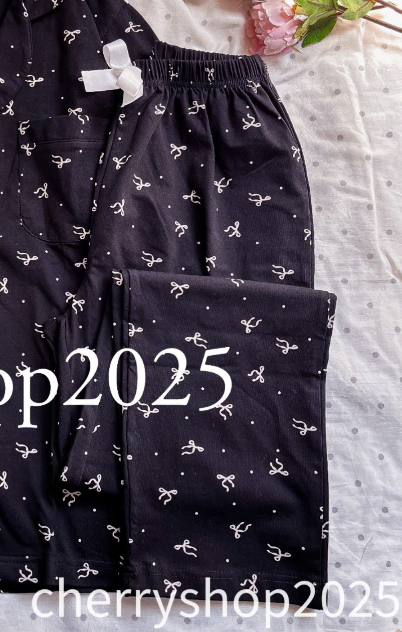 Pajamas with short sleeves, buttons, and a black bow